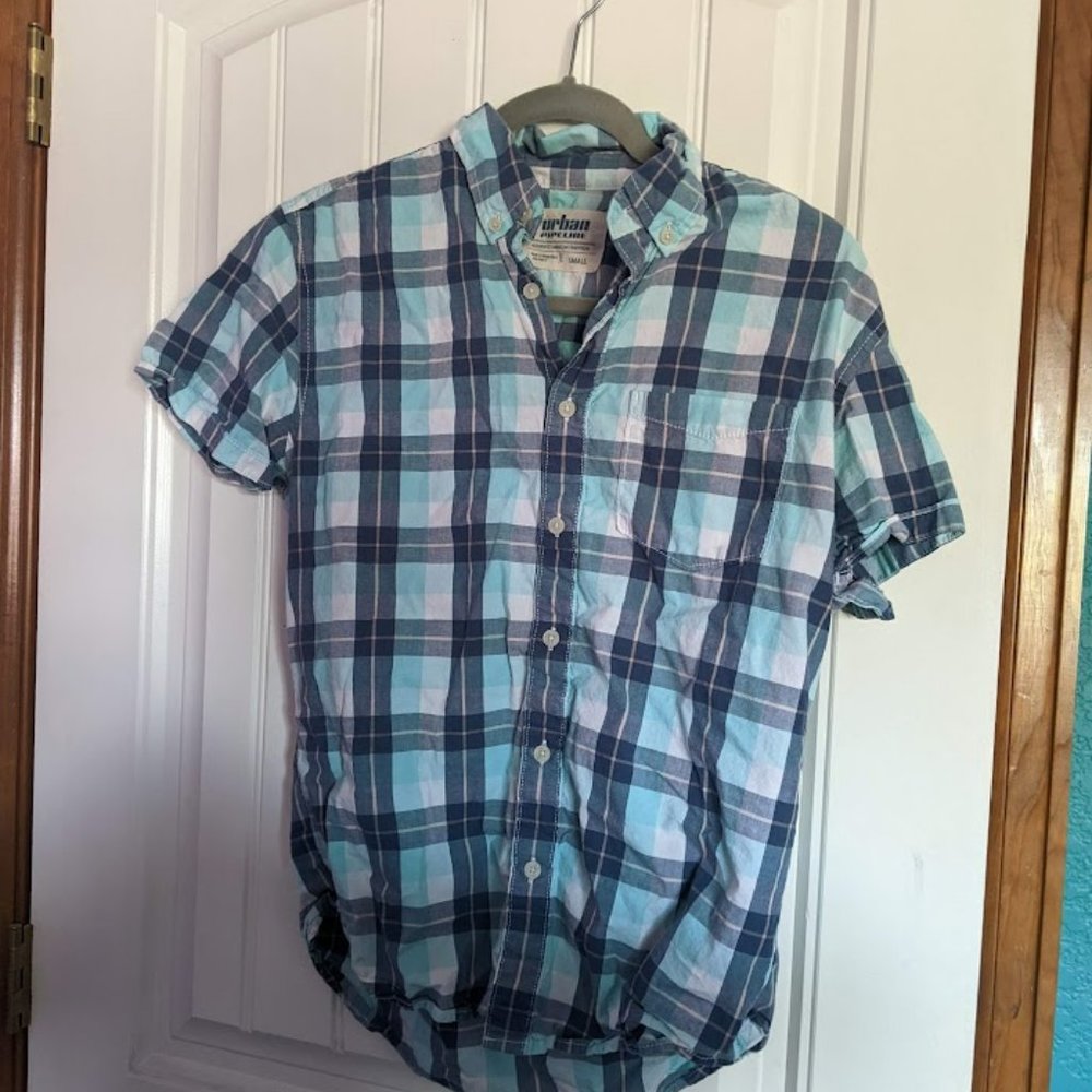 Men's small Urban Pipline button down shirt